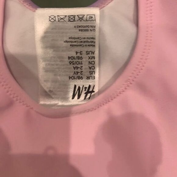 H&M Swimsuit with Printed Design
2-4 - Picture 3 of 5